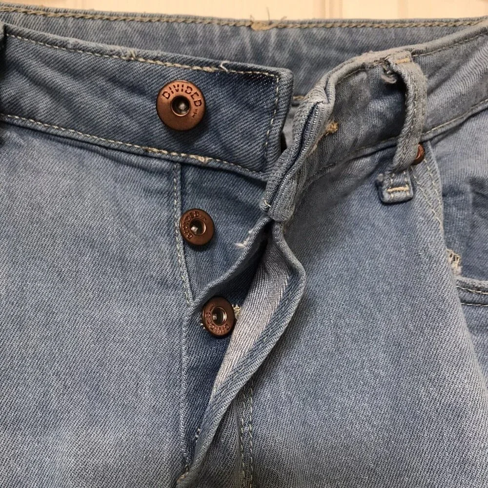 Divided H & M Distressed Light Blue Denim Crop Skinny Jeans Size 6 Destroyed Hem - Picture 6 of 10